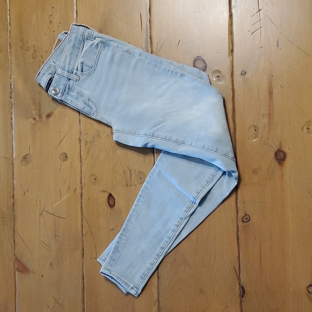 Amercian eagle, light wash skinny jeans, size 4 long